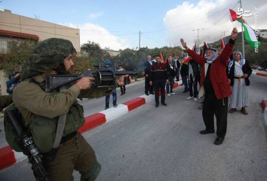  شدت گرفتن درگیری‌ها در فلسطین
راهپیمایی شهروندان فلسطینی در مناطق مختلف فلسطین علیه تصمیم دونالد ترامپ رئیس‌جمهور آمریکا همچنان ادامه دارد. 