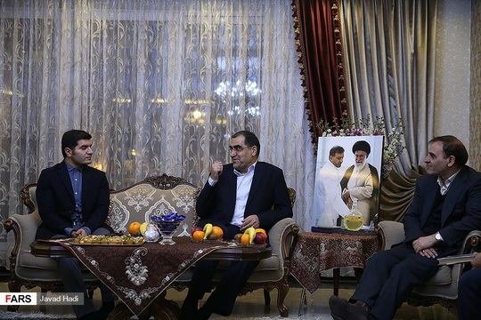 دیدار وزیر بهداشت با خانواده شهید تهرانی مقدم
