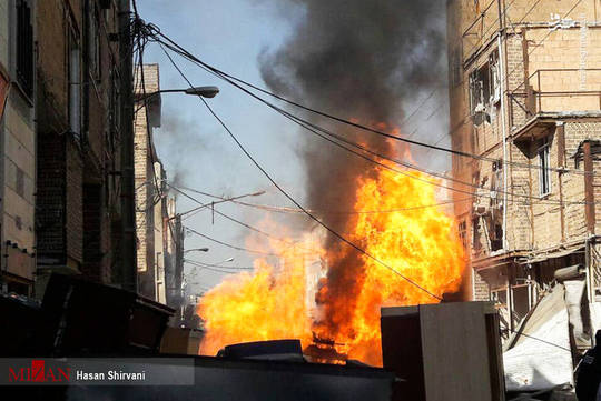  انفجار خط لوله‌ گاز در اسلامشهر
به علت انفجار ساختمان به دنبال نشت گاز در اسلامشهر میان اباد خ سجاد چندین واحد مسکونی تخریب شدند.
