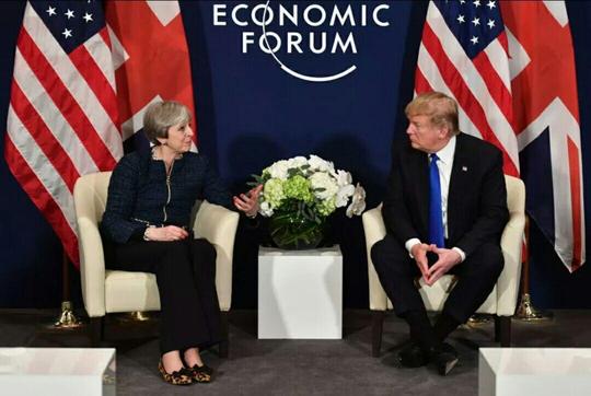  گفتگو رئیس جمهور آمریکا و نخست وزیرانگلیس درحاشیه اجلاس داووس درباره برجام، برنامه موشکی ایران و مقابله با آنچه 