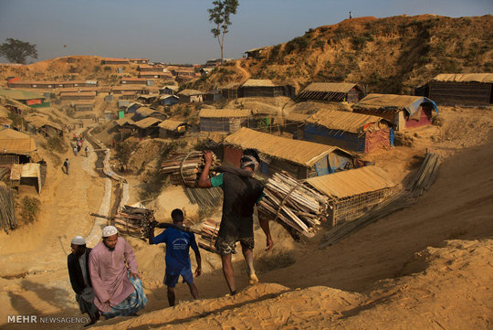 با وجود وضعیت نامطلوب زندگی در ۲۰ کمپ اسکان پناهجویان میانماری در بنگلادش، این پناهجوان از ترس جان خود حاضر به بازگشت به کشور خود نیستند.