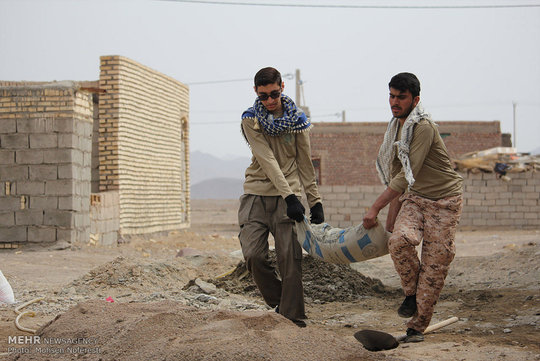 گروه های جهادی در ایام نوروز مشغول به کارهای عمرانی روستاهای مناطق محروم خراسان جنوبی هستند.