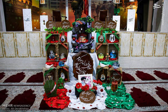 در بخش مرکزی دوکوهه حسینیه شهید همت قرار دارد که قلب این پادگان نام گرفته و شاهد شب زنده داری‌ها و مناجات رزمندگان اسلام بوده است.