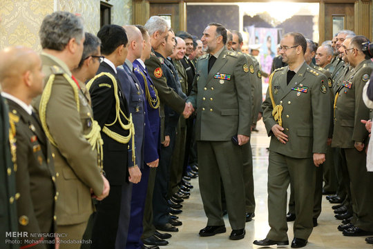 در آستانه روز ارتش، وابستگان نظامی کشورهای خارجی مقیم تهران، با امیرسرتیپ کیومرث حیدری «فرمانده نیروی زمینی ارتش جمهوری اسلامی ایران» دیدار کردند.