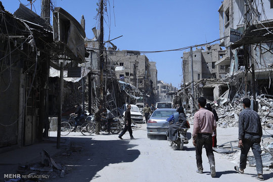 ارتش سوریه اعلام کرد که همه عناصر تروریست از شهر دوما آخرین پایگاه آنها در غوطه شرقی بیرون رانده شدند و امنیت به این شهر بازگشت. اما ویرانی خانه و خیابانها از تروریستها برای این شهر به یادگار ماند.