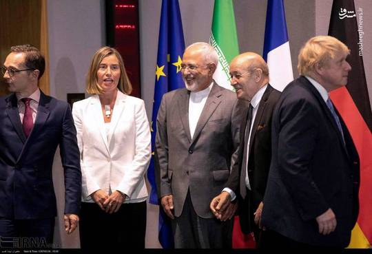 محمد جواد ظریف به منظور رایزنی درباره برجام ، در سفر به بروکسل مرکز اتحادیه اروپا با همتایان فرانسوی، آلمانی و انگلیسی خود و فدریکا موگرینی مسئول سیاست خارجی اتحادیه اروپا دیدار و گفت‌و گو کرد.