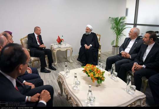 حسن روحانی رئیس جمهوری در حاشیه نشست فوق‌العاده سران سازمان همکاری اسلامی در استانبول با رجب طیب اردوغان همتای ترکیه ای خود دیدار و گفت و گو کرد.