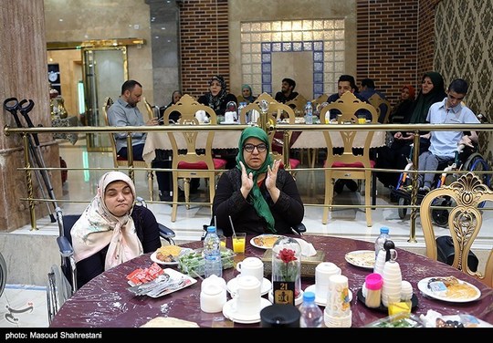 مراسم افطاری بنیاد معلولین فاطمه الزهرا(س) با حضور ۲۳۰ عضو انجمن جسمی حرکتی و آسیب نخاعی در موسسه فرهنگی آبفای استان تهران برگزار شد.
