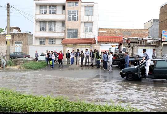 بارش شدید باران موجب آبگرفتگی معابر و ایجاد اختلال در رفت آمد های شهری ارومیه مرکز استان آذربایجان غربی شد.