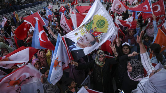 رجب طیب اردوغان، با کسب بیش از ۵۰ درصد آرای انتخابات، مجددا به عنوان رئیس جمهور ترکیه انتخاب شد.