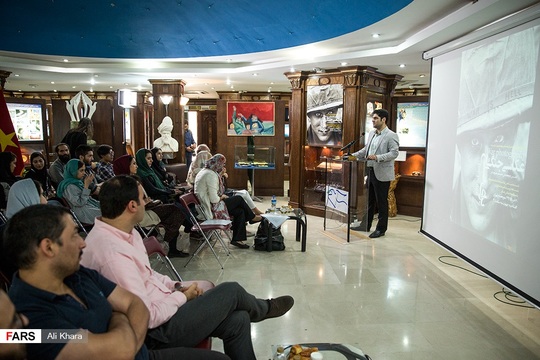 نخستین دوره از سلسه همایش‌های هنر برای صلح با موضوع «عکاسی جنگ، برای صلح»، با حضور «ماریا دوتسنکو» نماینده سازمان ملل متحد و مسئولان سفارت هلند در موزه صلح برگزارشد. 