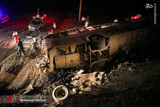 بر اثر واژگونی یک دستگاه اتوبوس در مسیر سبزوار به شاهرود 7 نفر کشته و 17 نفر مصدوم شدند.