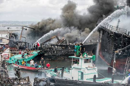 وقوع آتش سوزی گسترده در جزیره بالی ، تا کنون بیش از ۱۲ قایق و کشتی تفریحی در آتش سوخته اند.