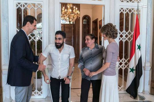 رئیس جمهور سوریه و همسرش با تعدادی از جانبازان ارتش این کشور دیدار و گفتگو کردند.