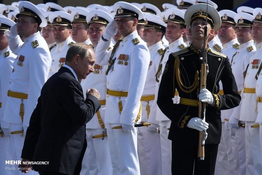 مراسم روز نیروی دریایی روسیه با حضور ولادیمیر پوتین در سن پترزبورگ برگزار شد.