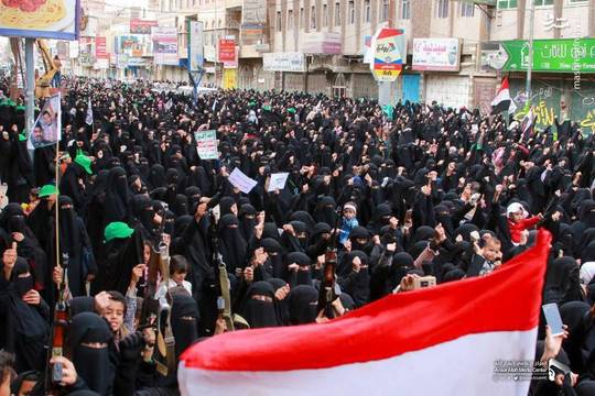 تظاهرات زنان یمنی با هدف محکوم کردن جنایات متجاوزان و مزدورانشان در صنعاء، پایتخت یمن برگزار شد.