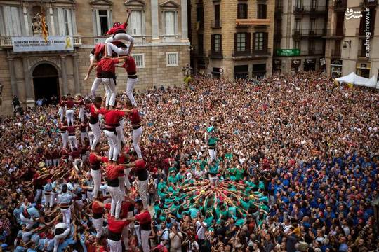 سنت تشکیل برج های انسانی که سابقه آن به قرن هجدهم برمی گردد در کاتالونیای اسپانیا همچنان زنده است. 