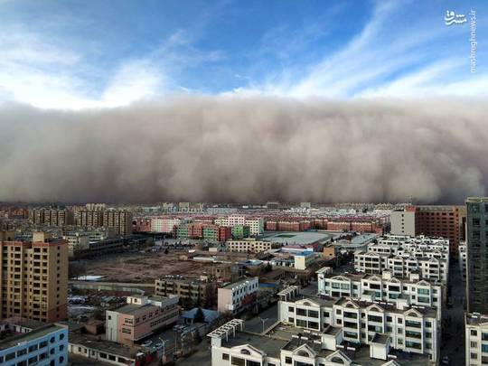 طوفان شن در «ژانگی» چین باعث کاهش دید تا کمتر از ۱۰۰ متر در بخش‌هایی از این شهر شد.