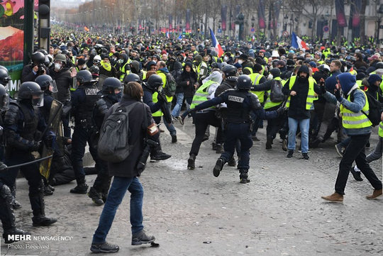 معترضان فرانسوی موسوم به جلیقه زردها طبق وعده قبلی خود بار دیگر به خیابان‌های پاریس آمدند و درگیری های شدیدی میان آنها و نیروهای پلیس در گرفت.