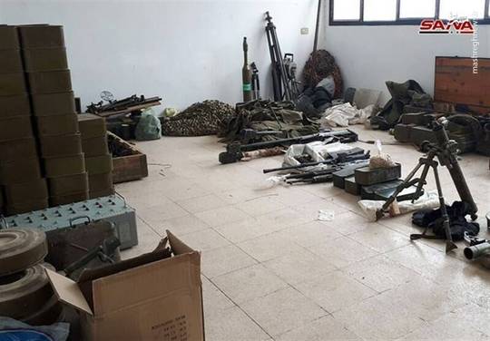رسانه‌های سوری از کشف دو انبار سلاح و داروی بر جا مانده از گروه‌های تروریستی در حومه درعا خبر دادند.