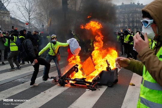 تظاهرات جنبش جلیقه زردها که از اواخر سال گذشته میلادی در فرانسه آغاز شده همچنان در شهرهای مختلف این کشور ادامه دارد.
