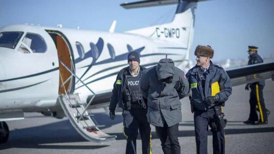 بنا بر اعلام مقام‌های پلیس کانادا، طی عملیاتی در دو ایالت «اونتاریو» و «کِبِک»، ۱۷ نفر شامل ۷ ایرانی به اتهام پولشویی بازداشت شدند.

