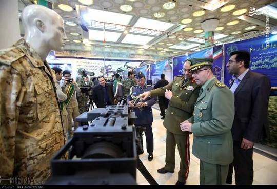 سفیران و وابستگان نظامی در ایران از نمایشگاه دستاوردهای دفاعی در مصلی امام خمینی (ره) بازدید کردند.
