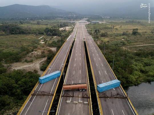 ارتش ونزوئلا مسیرهای ورودی نظامیان آمریکا به این کشور را از طریق کانتیر مسدود کردند. مادورو معتقد است که این کمک ها، بهانه ای برای تجاوز به ونزوئلا است.
