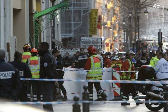 دست کم 4 نفر در حمله با سلاح سرد در شهر مارسی فرانسه زخمی شدند، عامل حمله در پی تیراندازی پلیس براثر شدت جراحات وارده کشته شد.
