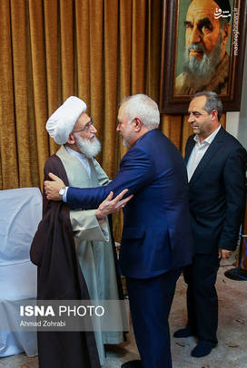 محمد جواد ظریف، وزیر امور خارجه کشورمان در سفر به استان قم با مراجع عظام تقلید، دیدار و گفت و گو کرد.


