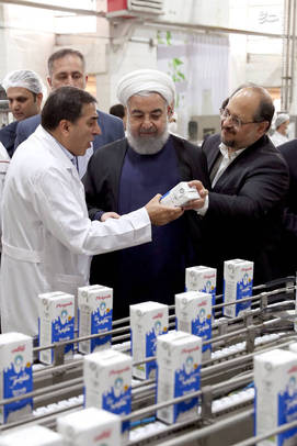 رئیس جمهور در آغازین روز از سال «رونق تولید»، از مجموعه تولیدی شرکت صنایع شیر ایران(پگاه) بازدید کرد.

