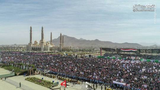 مردم یمن به مناسبت ورود به پنجمین سال مقاومت در برابر تجاوزات ائتلاف سعودی در میدان سبعین صنعاء تجمعی بزرگی را برگزار کردند.

