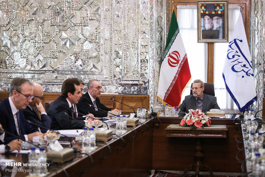 رئیس کمیسیون سیاست خارجی مجلس ایتالیا با علی لاریجانی رئیس مجلس شورای اسلامی دیدار و گفتگو کرد.
