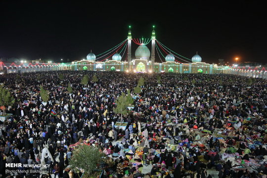 جشن میلاد امام زمان (عج) در شب نیمه شعبان با حضور منتظران ظهور در مسجد مقدس جمکران برگزار شد.