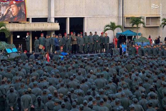 «نیکلاس مادورو»، رئیس‌جمهور ونزوئلا از ارتش این کشور خواست با تلاش برای کودتا مقابله کند.