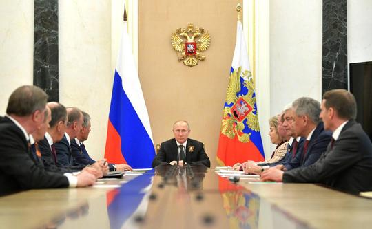 رئیس‌جمهور روسیه در جلسه‌ای با حضور اعضای شورای امنیت ملی این کشور، آخرین تحولات پیرامون برجام و اوضاع غرب آسیا را بررسی کرد.

