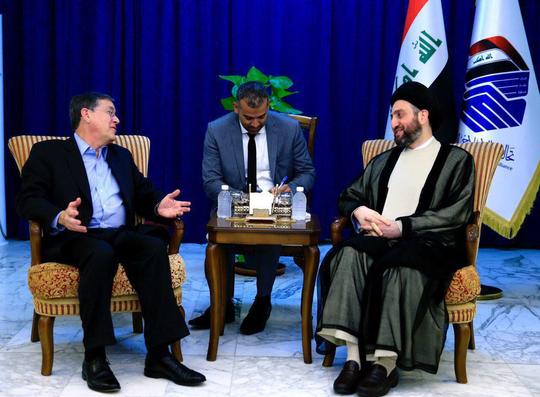 
رهبر جریان حکمت ملی عراق در دیدار معاون وزیر امور خارجه آمریکا گفت بغداد اجازه نمی‌دهد که خاک عراق پایگاه تعرض به دیگر کشورها باشد.
حکیم: اجازه نمی‌دهیم عراق پایگاه تعرض به دیگران باشد.