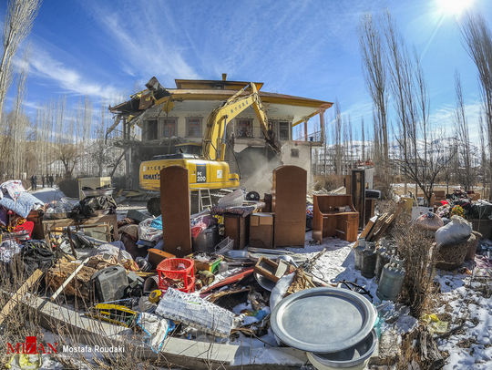 تخریب ساخت و ساز غیرمجاز دو مقام مسئول در فیروزکوه