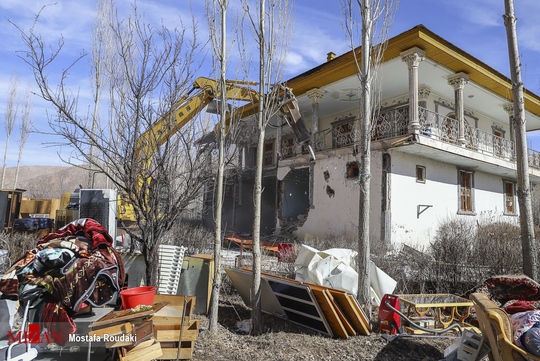 تخریب ساخت و ساز غیرمجاز دو مقام مسئول در فیروزکوه