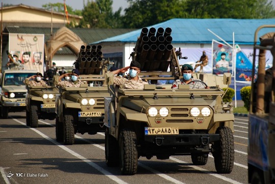 رژه خودرویی روز ارتش در مرکز آموزش تخصص های دریایی باقرالعلوم(ع) - رشت
