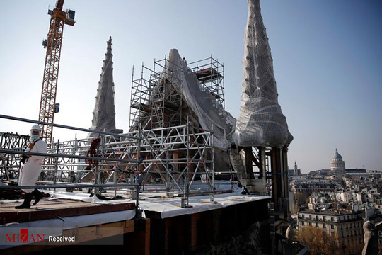 بازسازی کلیسای تاریخی نوتردام پاریس که دو سال پیش بخشی زیادی از آن در آتش سوخته بود