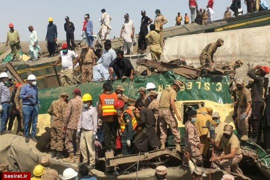 تصادف دو قطار مسافربری در جنوب پاکستان که دستکم ۴۰ کشته و ده‌ها مجروح بر جای گذاشت
