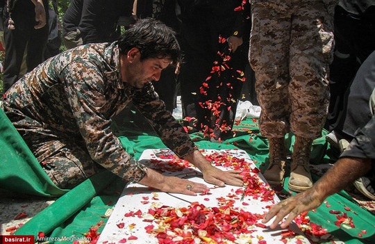 مراسم تشییع و تدفین دو شهید گمنام هشت سال دفاع مقدس در تهران