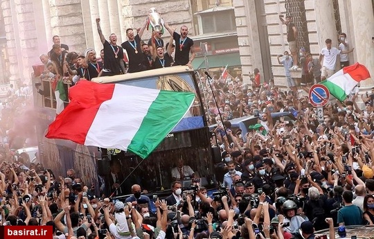 خوشحالی ایتالیایی ها از برنده شدن تیم فوتبالشان در مقابل انگلیس-رم