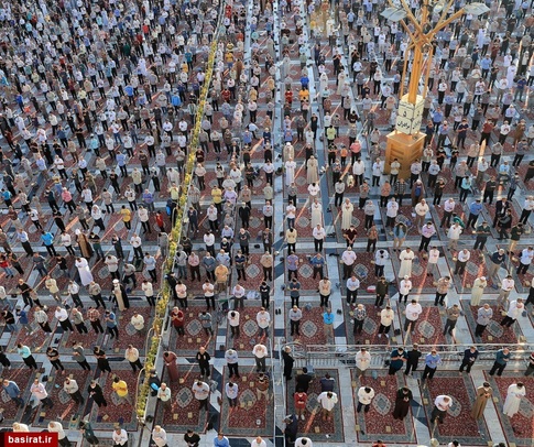 اقامه نماز عید قربان در مشهد مقدس با رعایت فاصله گذاری اجتماعی