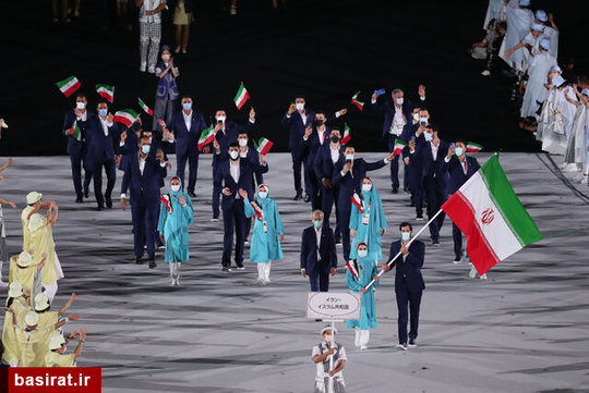 رژه کاروان ایران در افتتاحیه المپیک توکیو با پرچم ایران