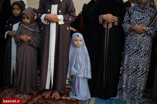 دختر فلسطینی در نماز عید قربان در خان یونس