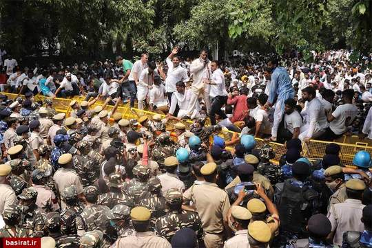 درگیری پلیس هند با کارگران معترض علیه سیاست های دولت مرکزی در دهلی