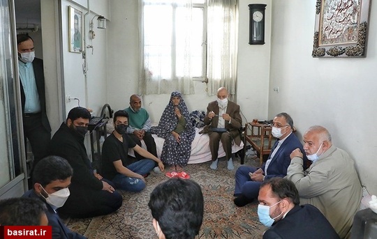 دیدار شهردار تهران با خانواده شهیدابراهیم هوشیاری
