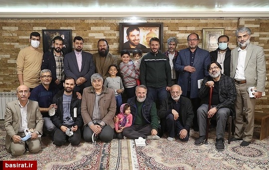 دیدار هنرمندان با خانواده شهید طهرانی مقدم